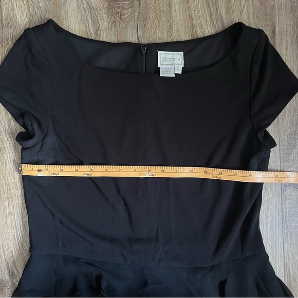 Victoria Women's 14 Black 100% Silk Cap Sleeve Tiered Long Vintage Dress - Picture 9 of 12